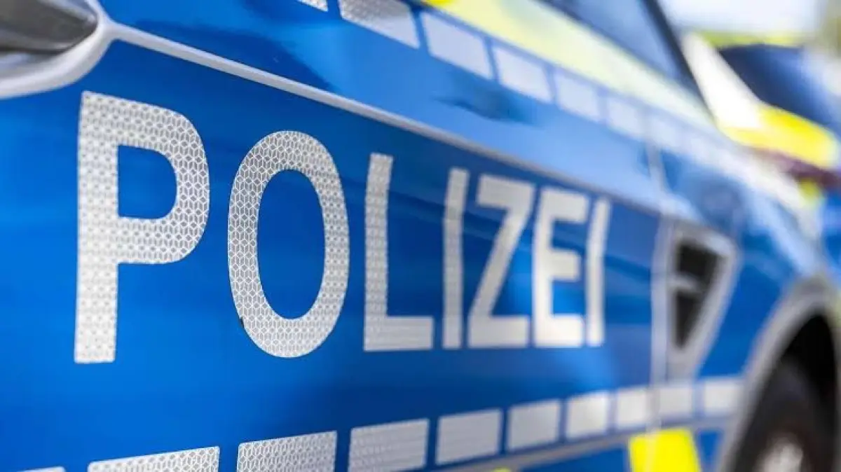 Die Polizei hofft, den verantwortlichen Fahrer mit der Hilfe von Zeugen identifzieren zu können.