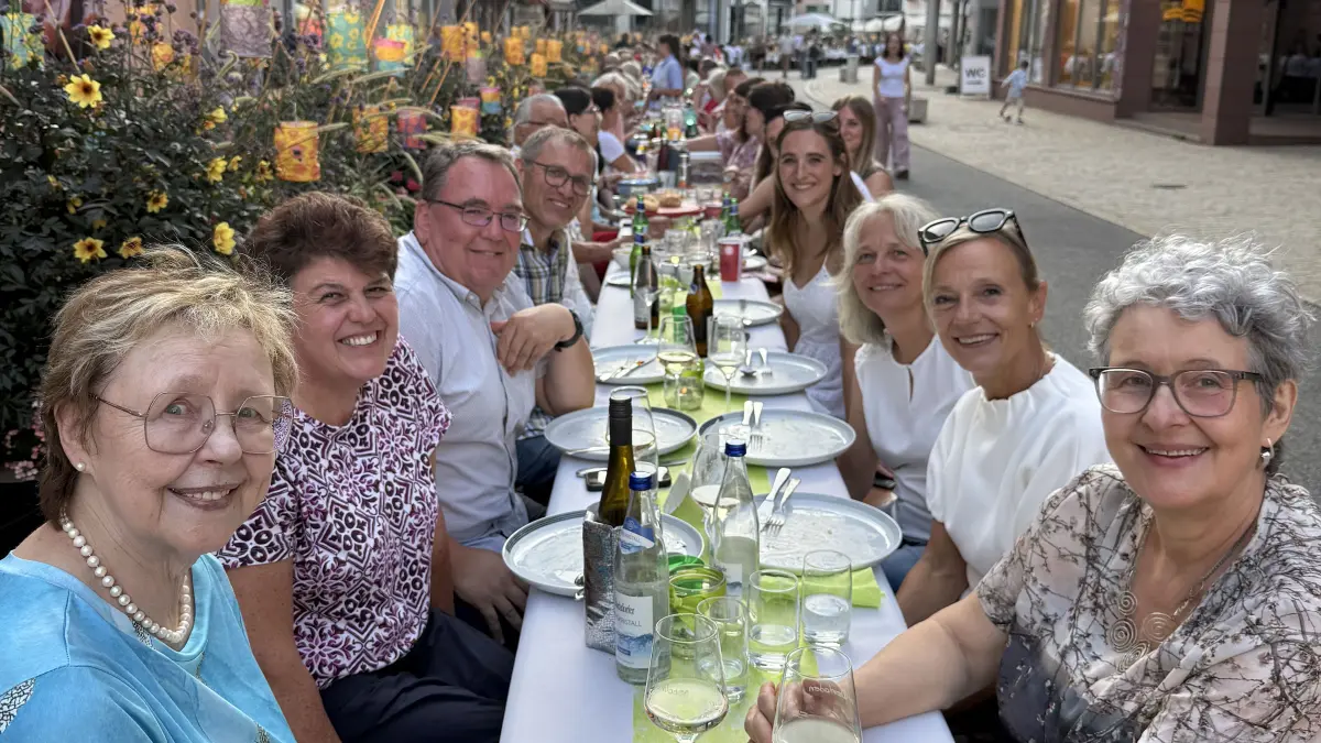 Bei bestem Sommerwetter feierte Nagold in den Abendstunden seine Markttafel.