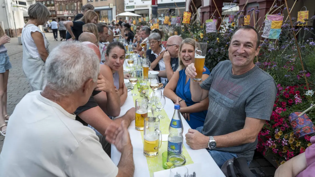 Bei bestem Sommerwetter feierte Nagold in den Abendstunden seine Markttafel.