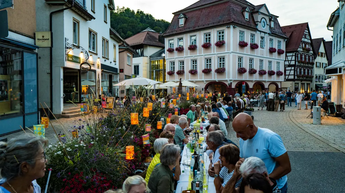 Bei bestem Sommerwetter feierte Nagold in den Abendstunden seine Markttafel.