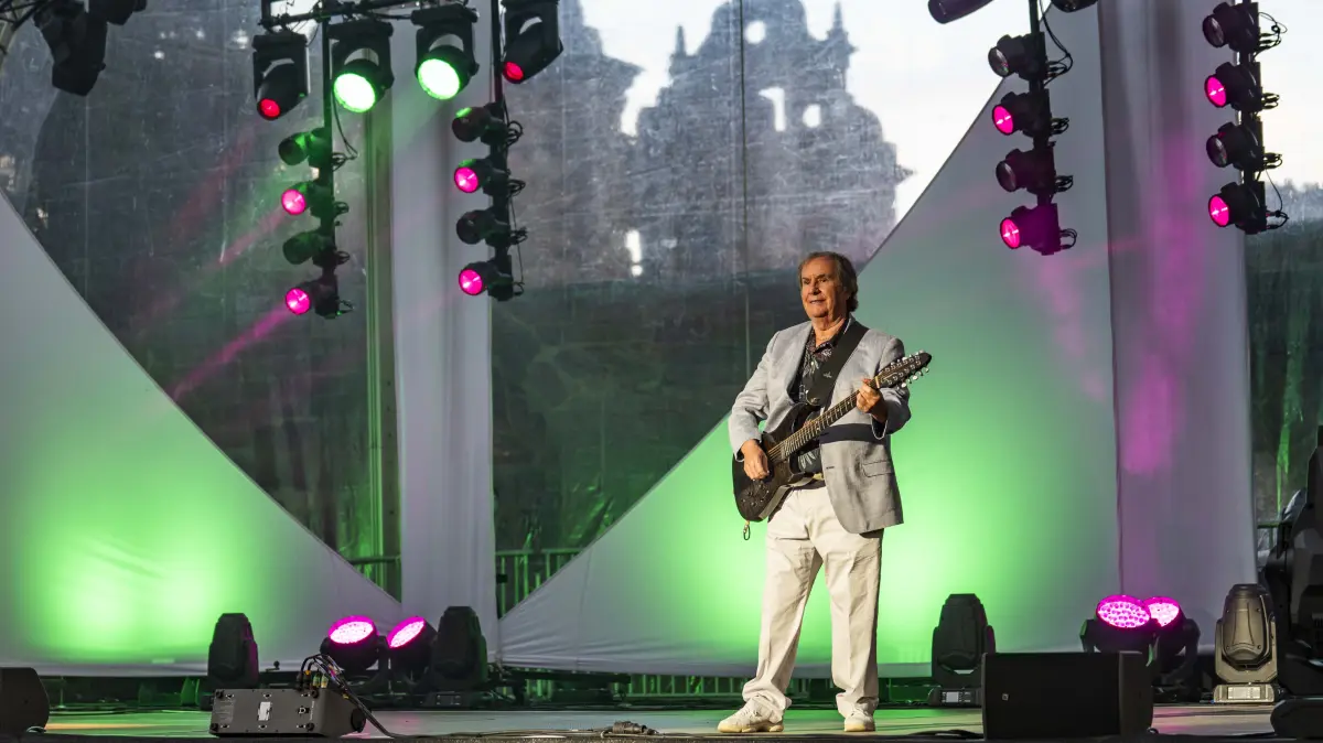 Trotz Unwetter und eines frühen Abbruchs begeisterte Chris de Burgh die Zuschauer im ausverkauften Kloster Hirsau beim Calwer Klostersommer.