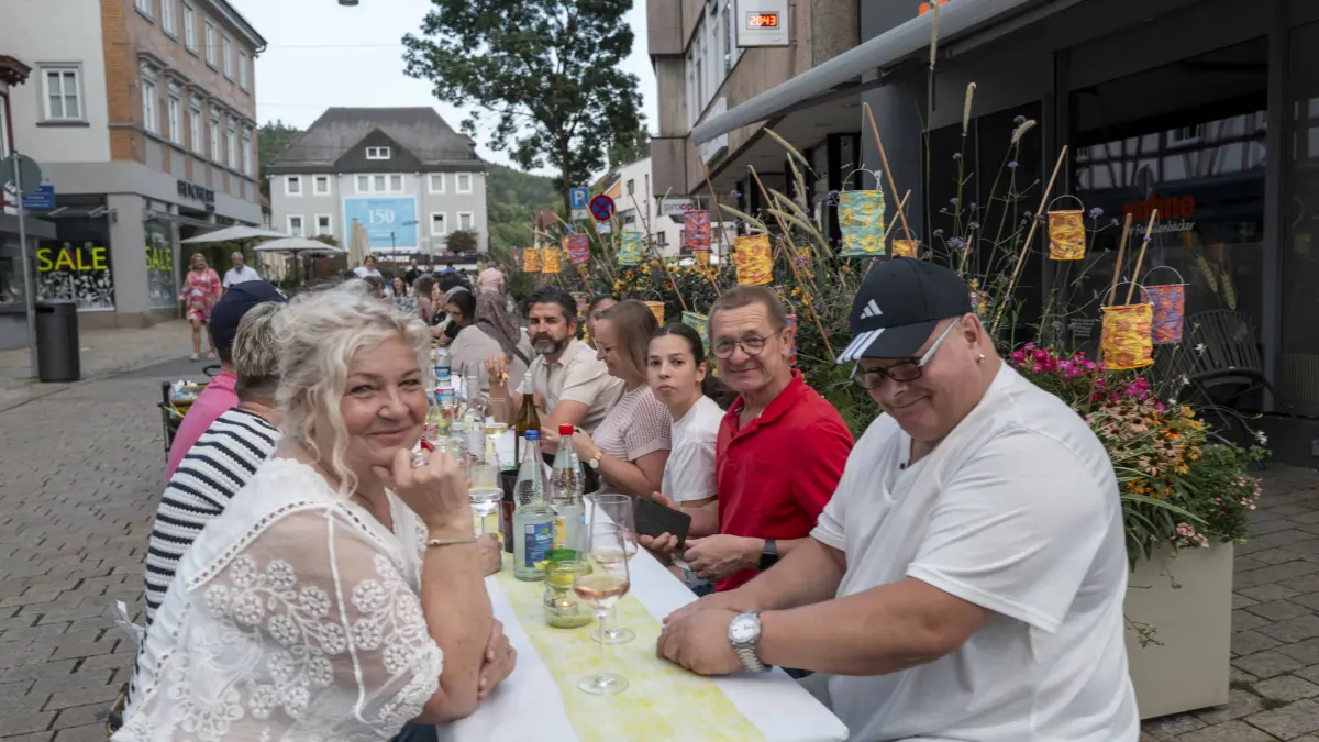 Bei bestem Sommerwetter feierte Nagold in den Abendstunden seine Markttafel.