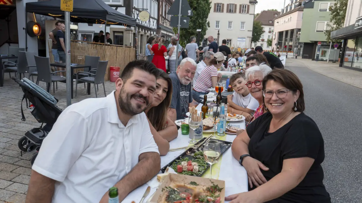 Bei bestem Sommerwetter feierte Nagold in den Abendstunden seine Markttafel.