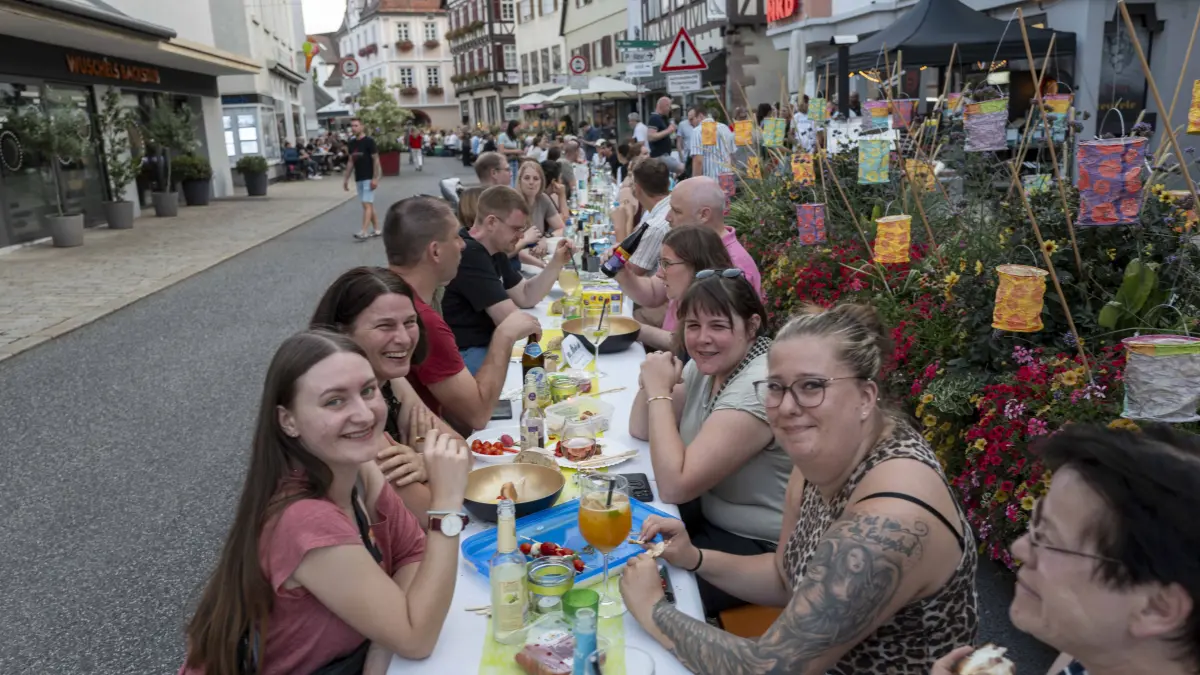 Bei bestem Sommerwetter feierte Nagold in den Abendstunden seine Markttafel.