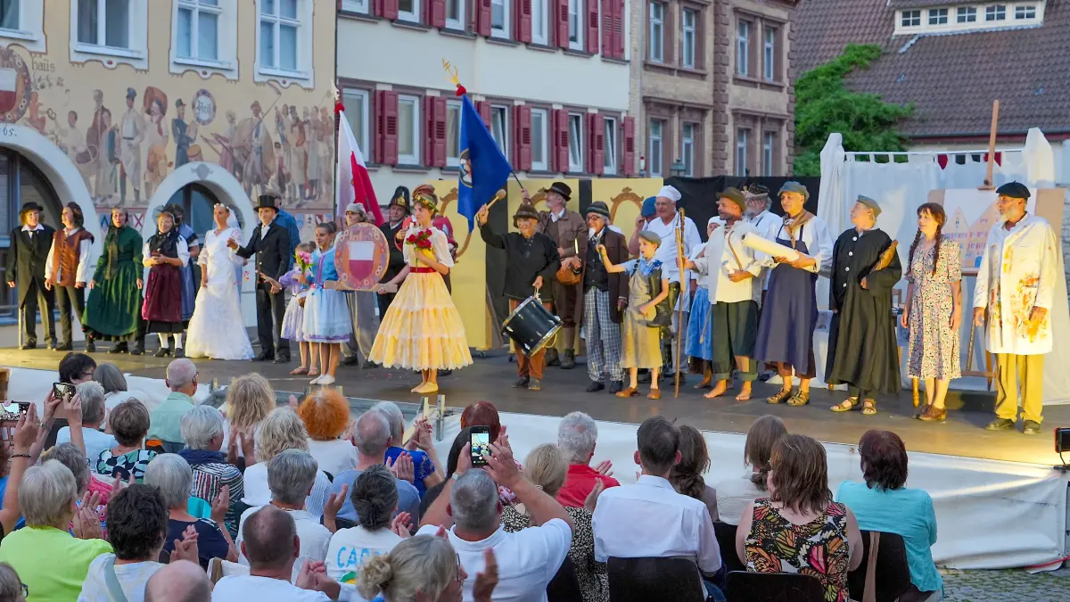 Am Ende der Vorstellung ließ sich das gesamte Ensemble feiern.