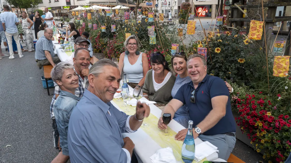 Bei bestem Sommerwetter feierte Nagold in den Abendstunden seine Markttafel.