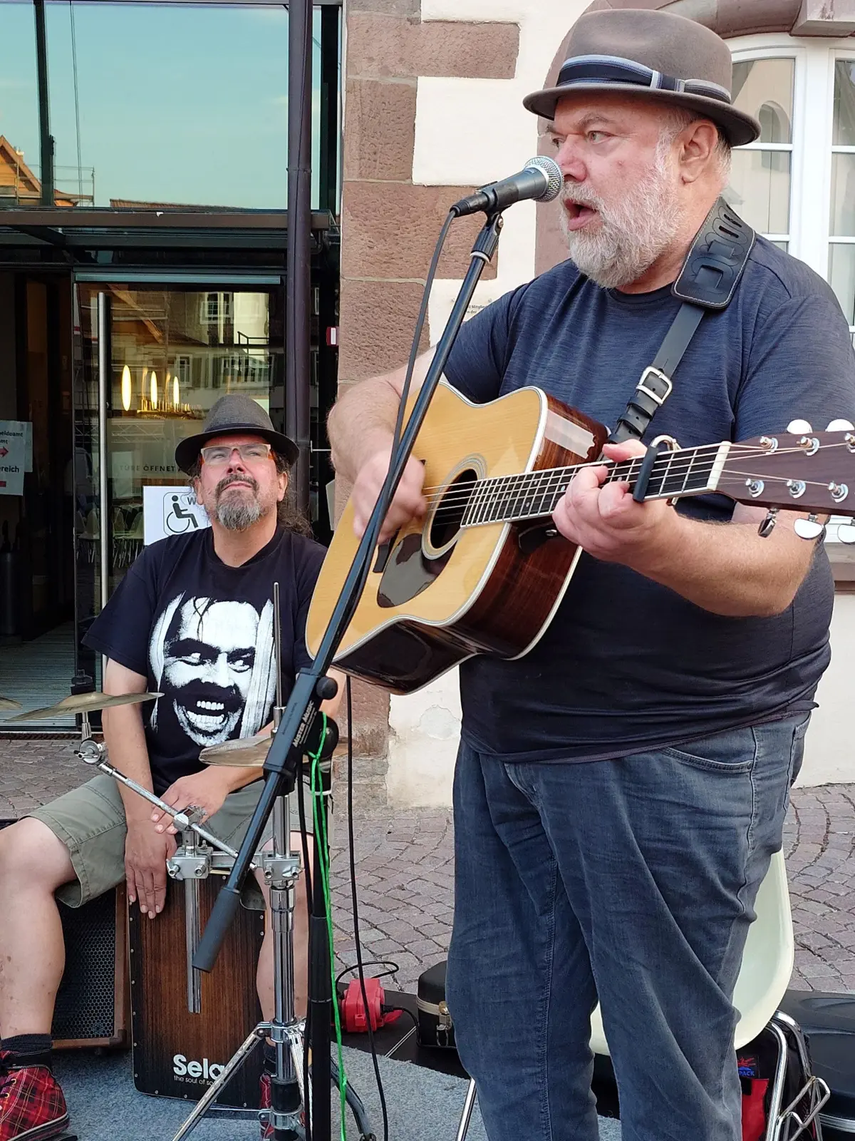 Das musikalische Vorprogramm am Samstag gestaltete das Horber Akustik-Rock-Duo „Kieran’s Garden“ mit Volker Schmid (links) und Christof Schülke.