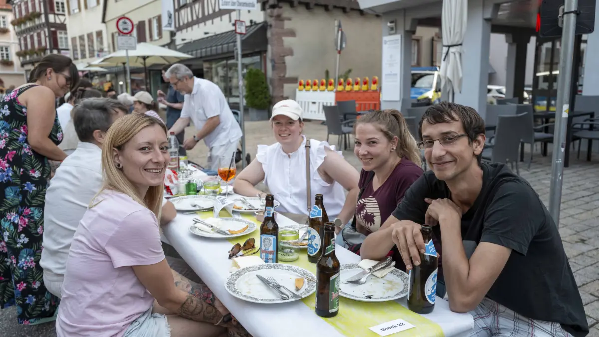 Bei bestem Sommerwetter feierte Nagold in den Abendstunden seine Markttafel.