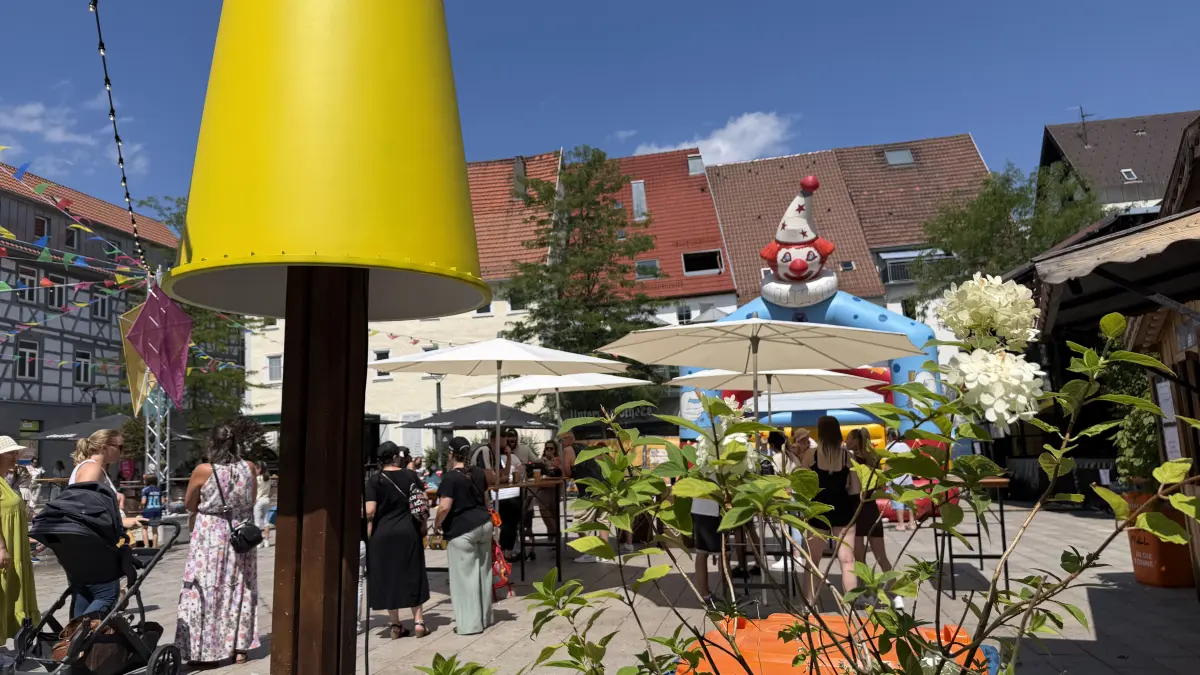 So schön gestaltet ist der Bürgerturmplatz in Ebingen zum Albstädter Band-Sommer.