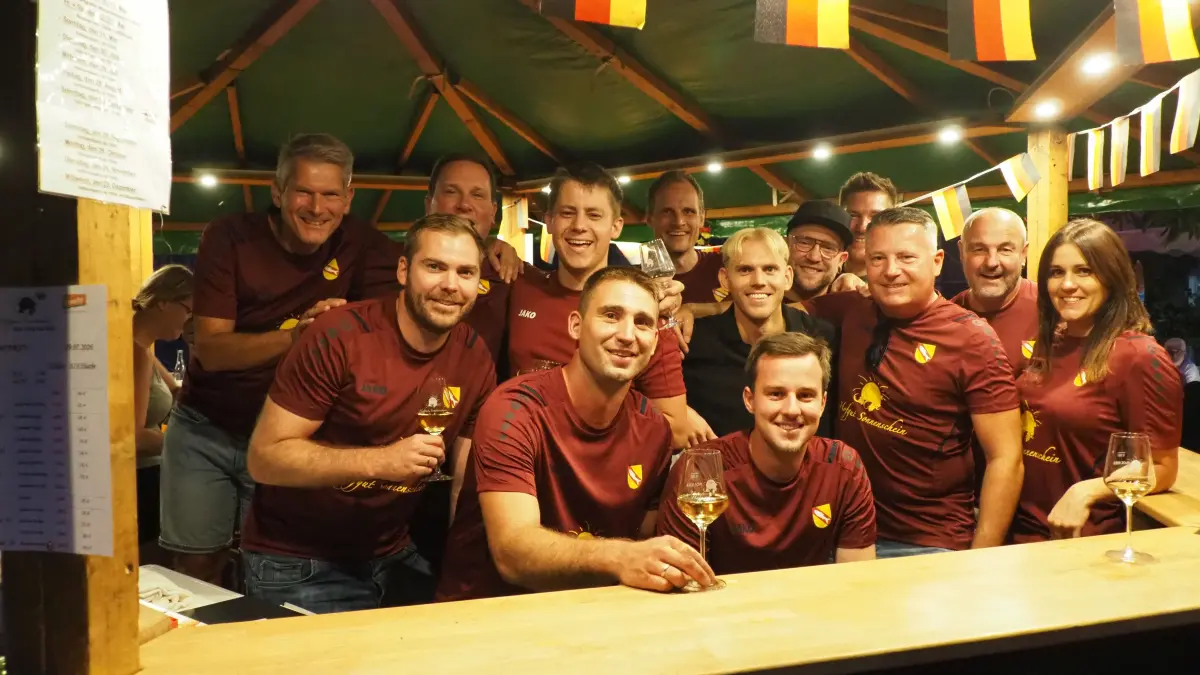 Beim Vollmondfest schwor sich das neu gegründete Fußballteam Fischingen auf den Dörfercup in Huttingen ein.