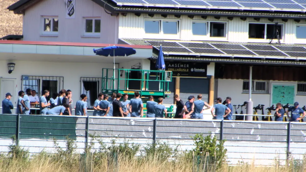 Der FC Everton trainiert unter Ausschluss der Öffentlichkeit auf dem Sportplatz des SV Aasen.