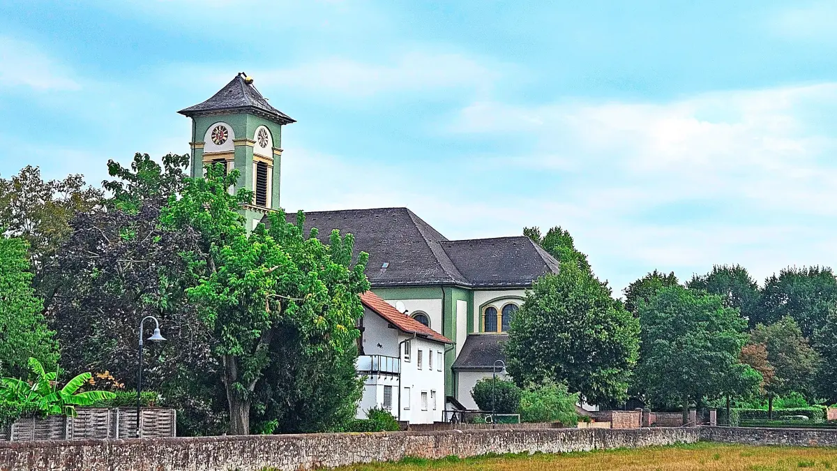 Derzeit ist das Gelände rund um die St- Laurentiuskirche in Kürzell abgesperrt.