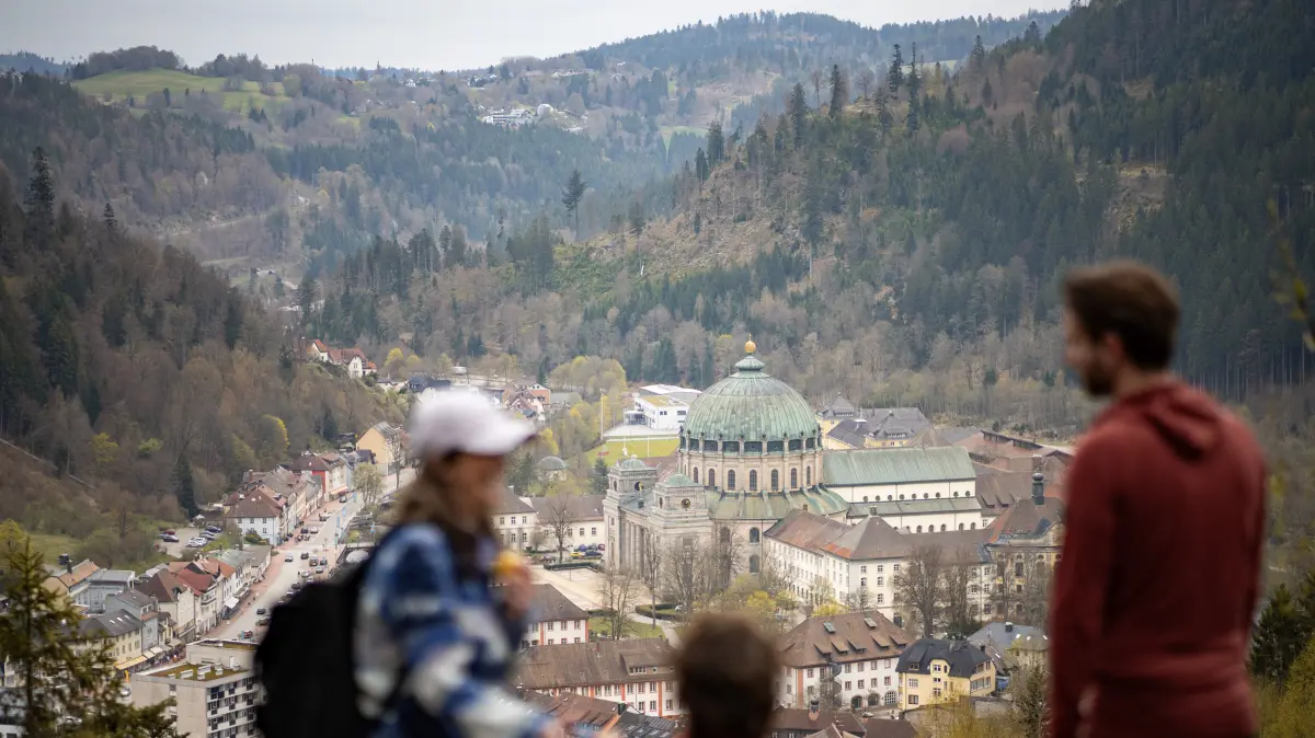 Bei der Wanderung bieten sich wunderbare Bicke auf St. Blasien und den Dom.