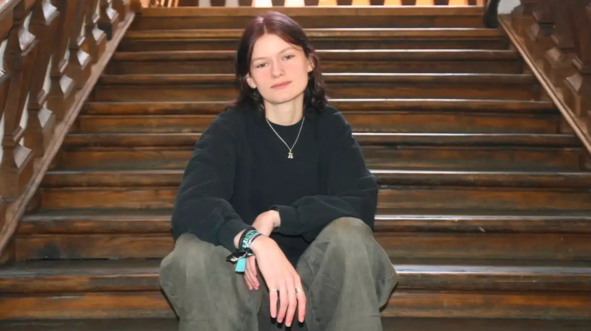 Louisa Müller blickt mit viel Freude, aber auch etwas Wehmut, auf das vergangene Jahr ihres Bundesfreiwilligendienstes in der Halle 16 zurück.
