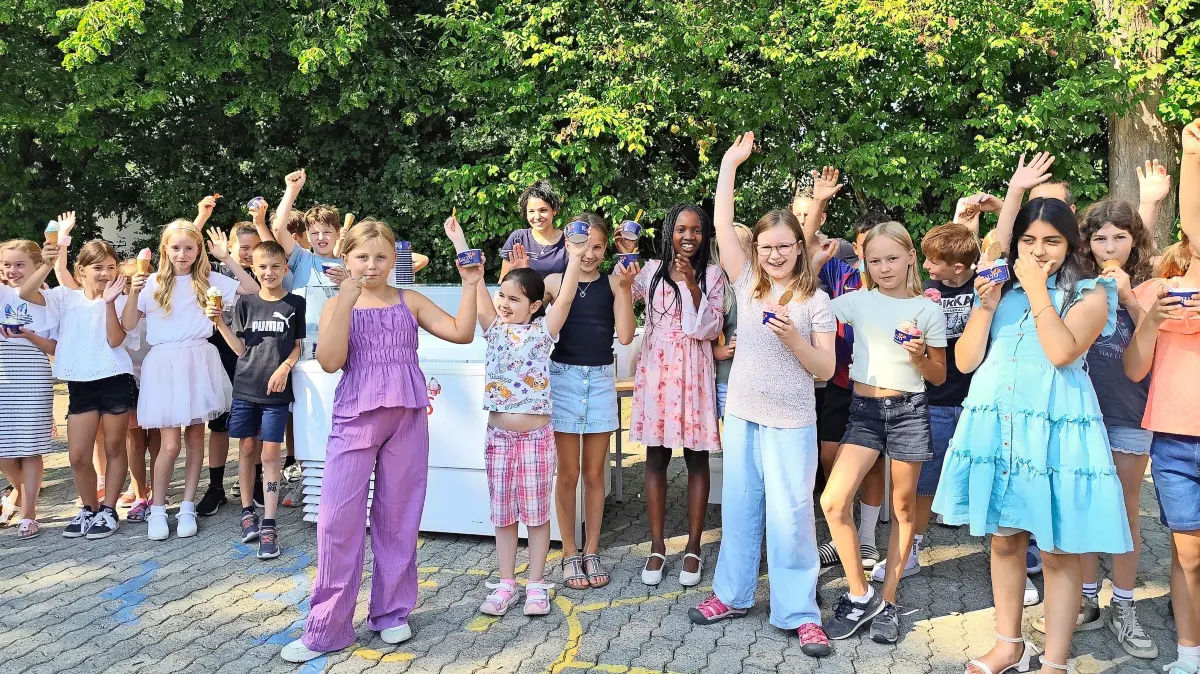 Schöner könnte der letzte Schultag vor den Sommerferien nicht enden. Es gab Eis für alle.