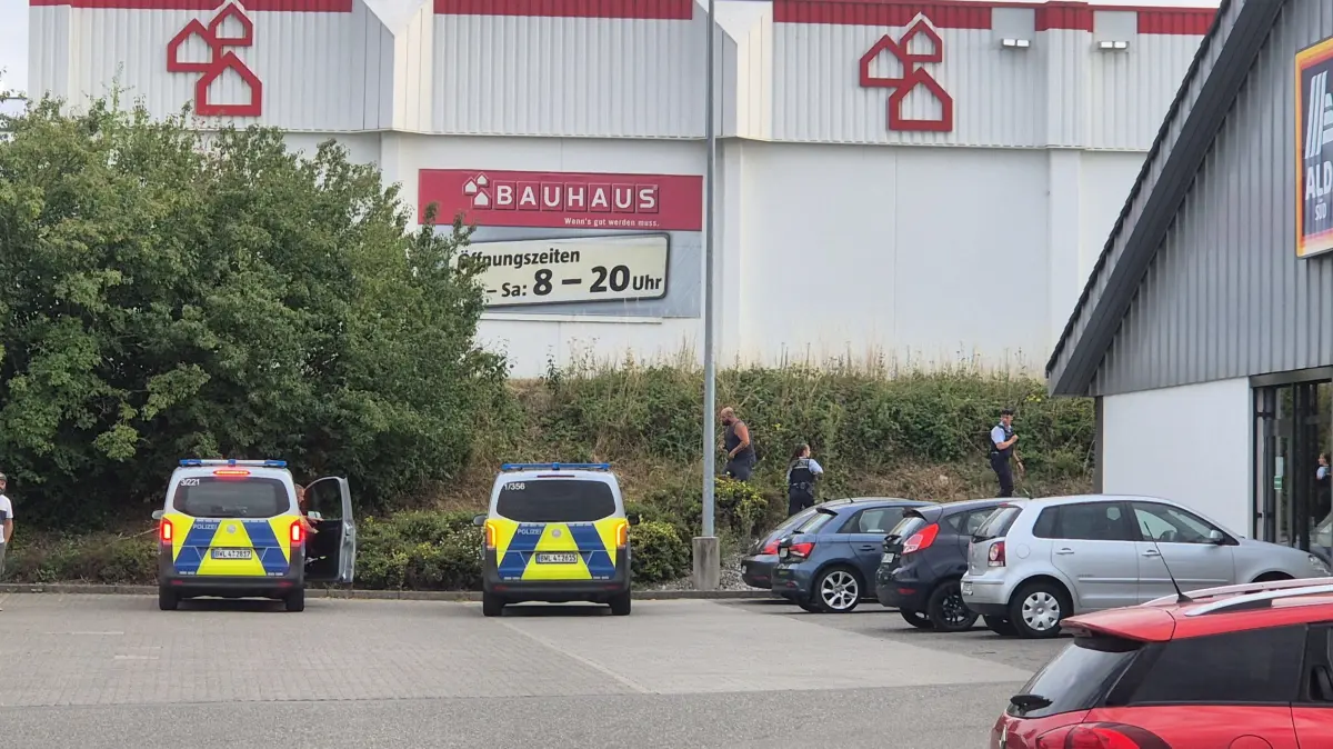 Ein Polizeieinsatz in Zimmern schreckt am Montagabend etliche Menschen im Gewerbegebiet auf.
