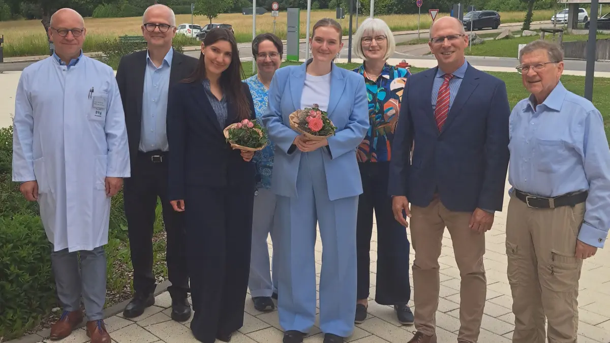 Über das erfolgreiche Examen freuen sich (von links): René Hennig, Gerald Hellstern, Salome Stilp, Jasmin Brühler, Elena Rothfuss, Jutta Seeger, Florian Bea und Wolfgang Zubke.
