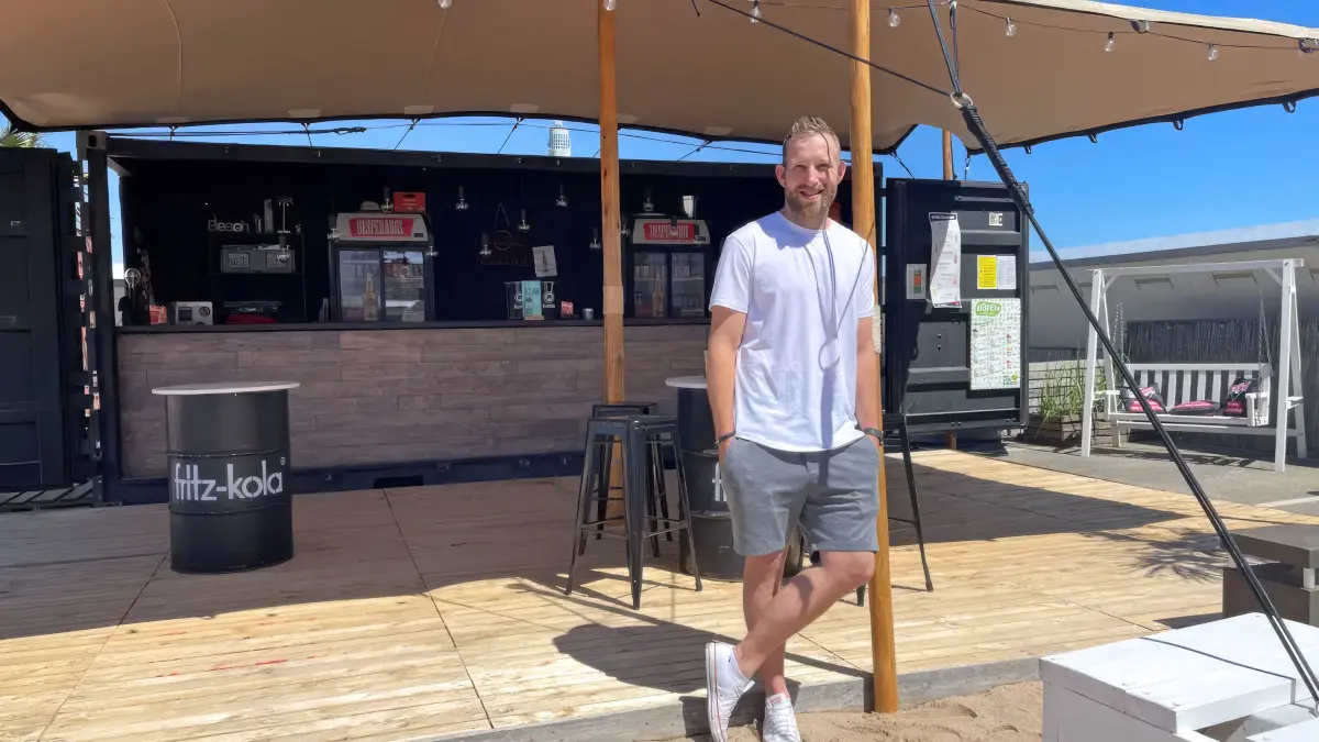 Thomas Makosch und seine Bar "Beach 0741" sind weit über die Rottweiler Stadtgrenzen hinaus bekannt. Zum Saisonende hört er auf. (Archiv)