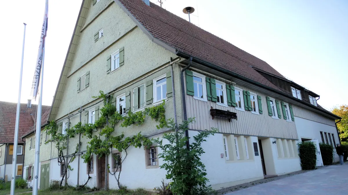 Das sanierungsbedürftige Bürgerhaus Herzogsweiler von außen