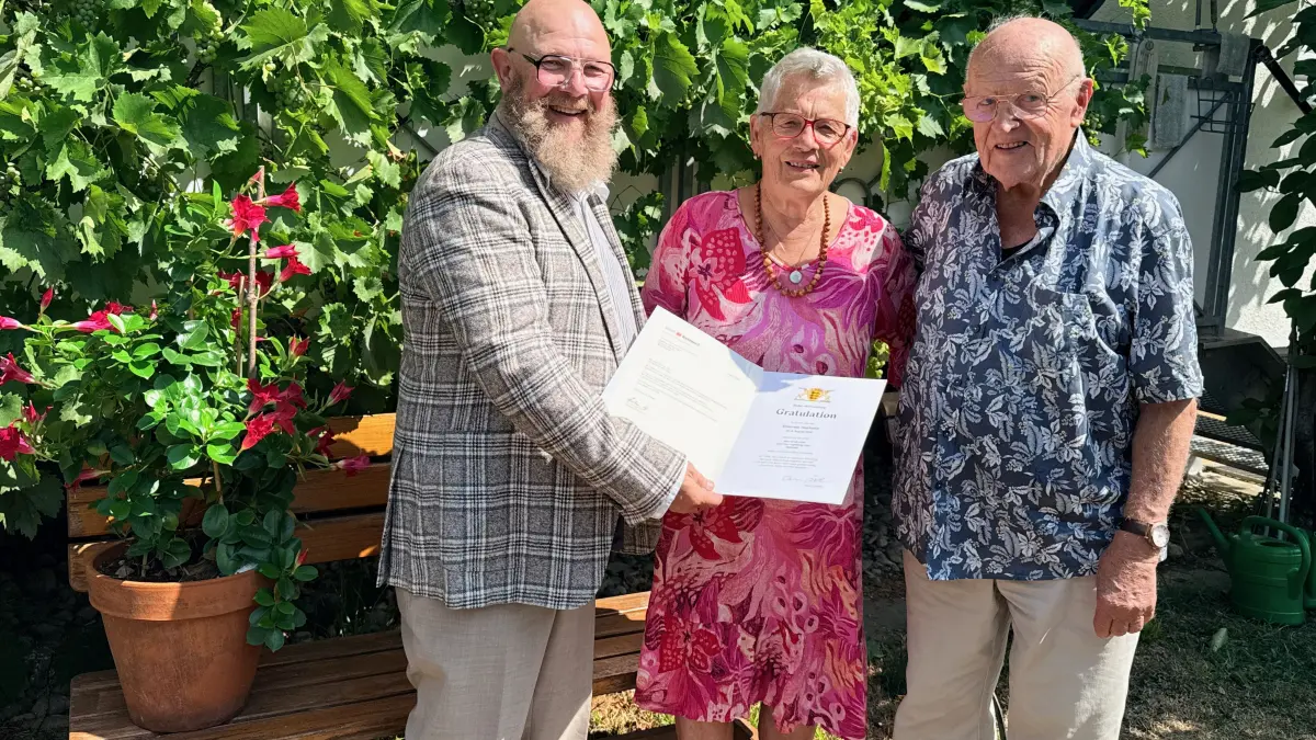 Inge und Erich Irion feiern am Mittwoch, 5. August, das Fest der Eisernen Hochzeit. OB-Stellvertreter Ralf (Hefe) Armleder überbrachte die Glückwünsche des Oberbürgermeisters, der Stadtverwaltung und des gesamten Gemeinderates.