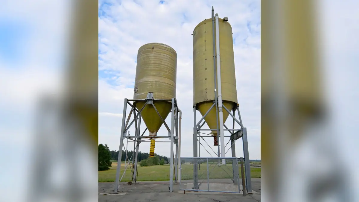 Der Bauhof erhält ein neues mobiles Salzsilo als Ersatzbeschaffung für das undicht gewordene kleine Silo für 36600 Euro.