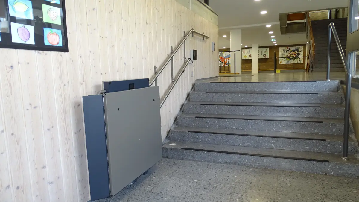 Mit Plattformliften können Zwischenhöhen überwunden werden.