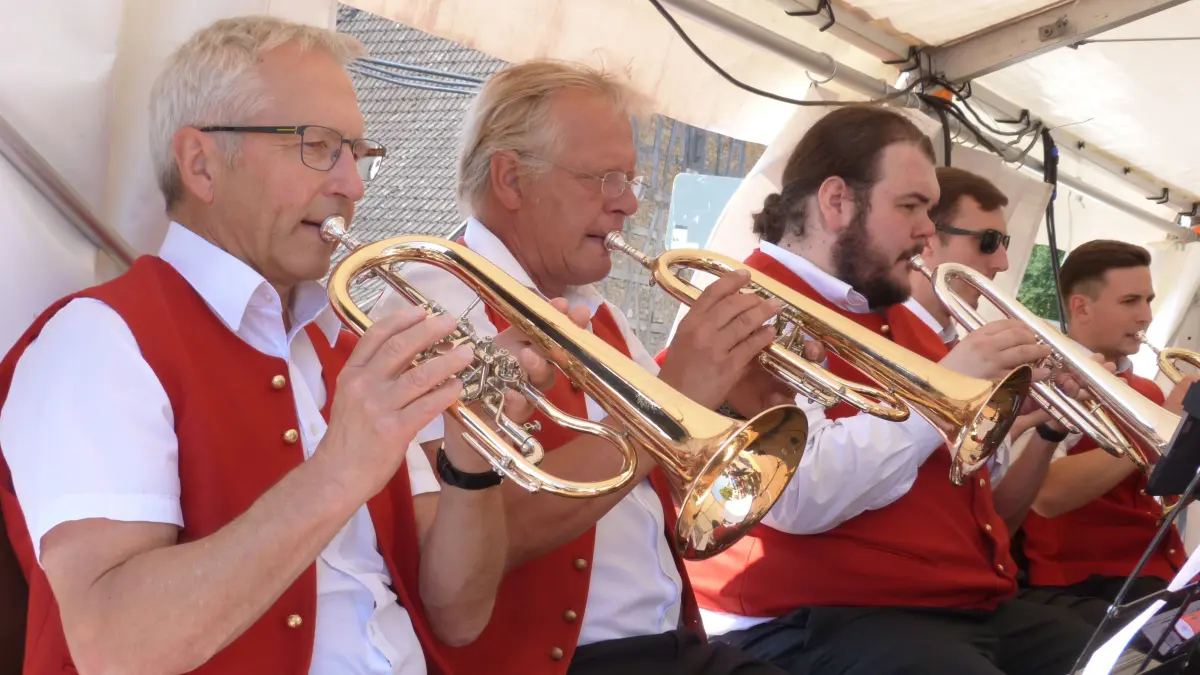 Gleich im Anschluss sorgte der Musikverein aus Bondorf für Unterhaltung beim Frühschoppen und Mittagstisch.