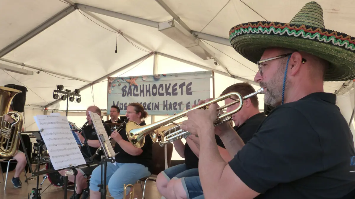 Musikalische eröffnet wurde die Hockete von den "Bachjuwelen" des MV Hart