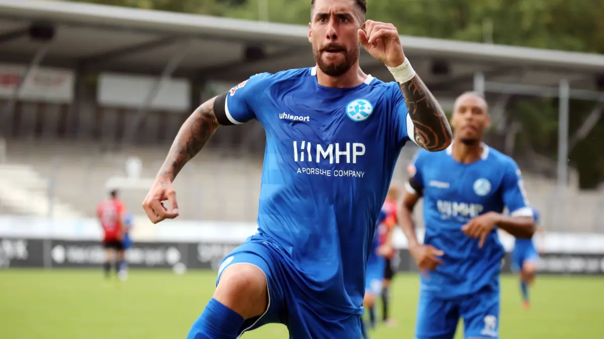 15.08.20 Stuttgarter Kickers - 1. Göppinger SV Deutschland, Stuttgart, 05.08.2020, Fussball, wfv-Pokal, Saison 2020/2021, 2. Runde, Stuttgarter Kickers - 1. Göppinger SV: Cristian Giles Sanchez Stuttgarter Kickers Jubel Tor 1:0 Giles. *** 15 08 20 Stuttgarter Kickers 1 Göppinger SV Deutschland, Stuttgart, 05 08 2020, Football, wfv Cup, Season 2020 2021, 2 Round, Stuttgarter Kickers 1 Göppinger SV Cristian Giles Sanchez Stuttgarter Kickers Cheers Goal 1 0 Giles