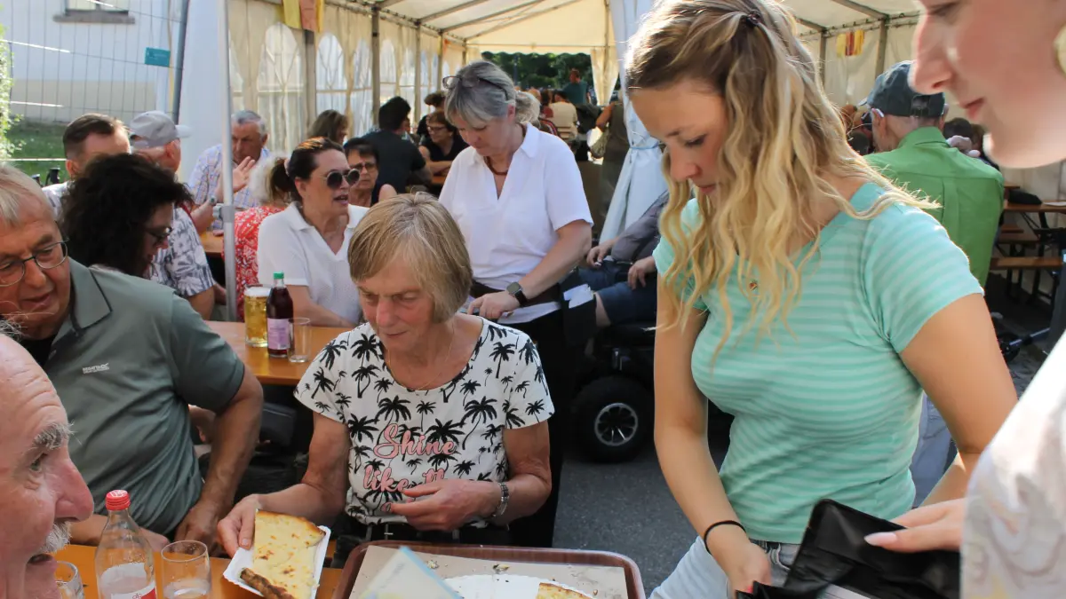 Am Wochenende heiß begehrt: die traditionelle Eckenweiler „Zwiebelberda“.