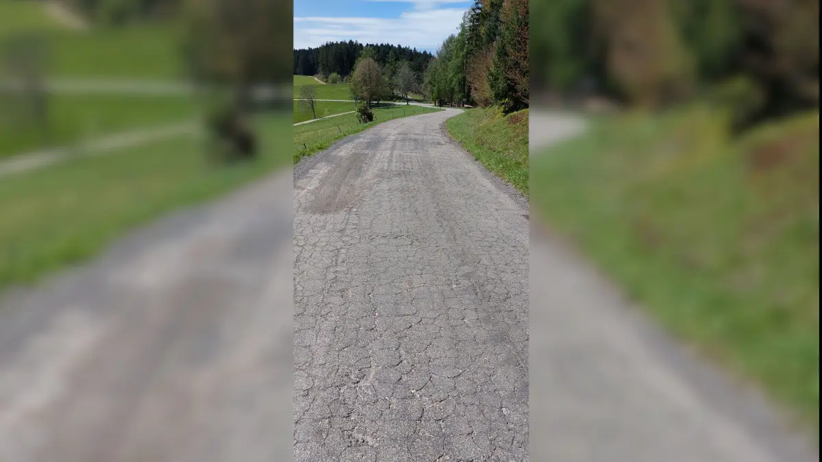Die Gemeindeverbindungsstraße Waldmatter Kreuz Richtung Herrenschwand soll ausgebaut werden.