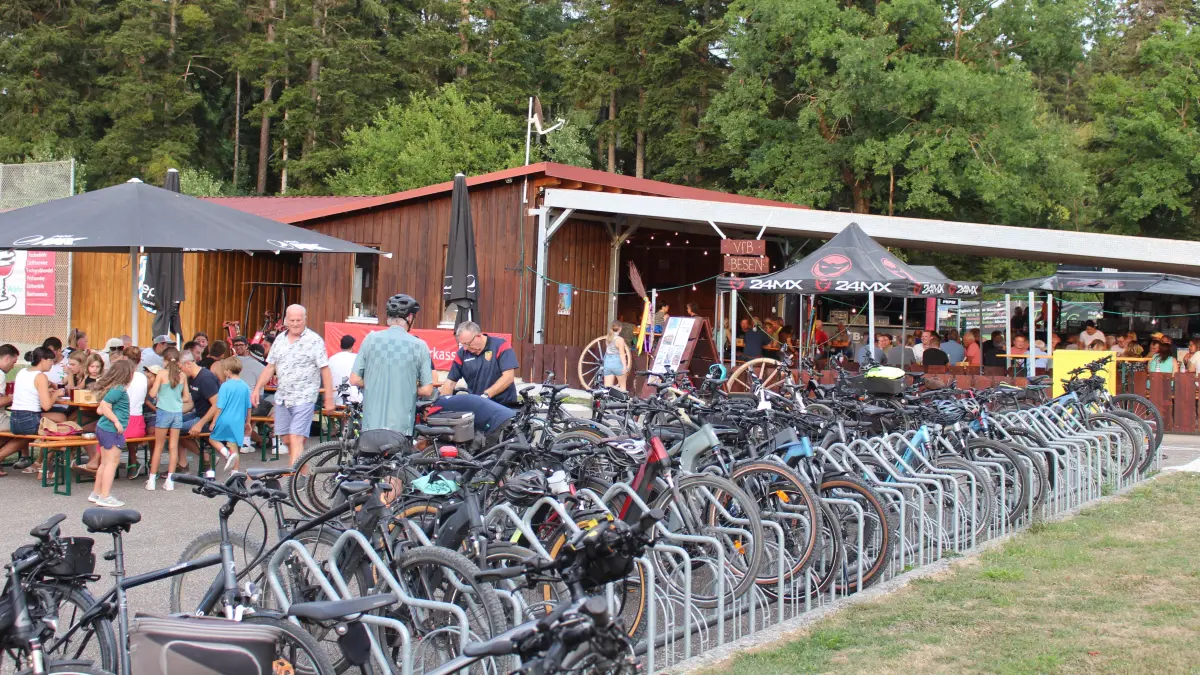 Der VfB-Schuppen am Sportplatz ist seit vielen Jahren ein beliebter Treffpunkt für gesellige Stunden.