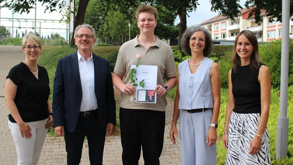 Den Preis des Landrats erhielt Simeon Schwenk (Mitte).