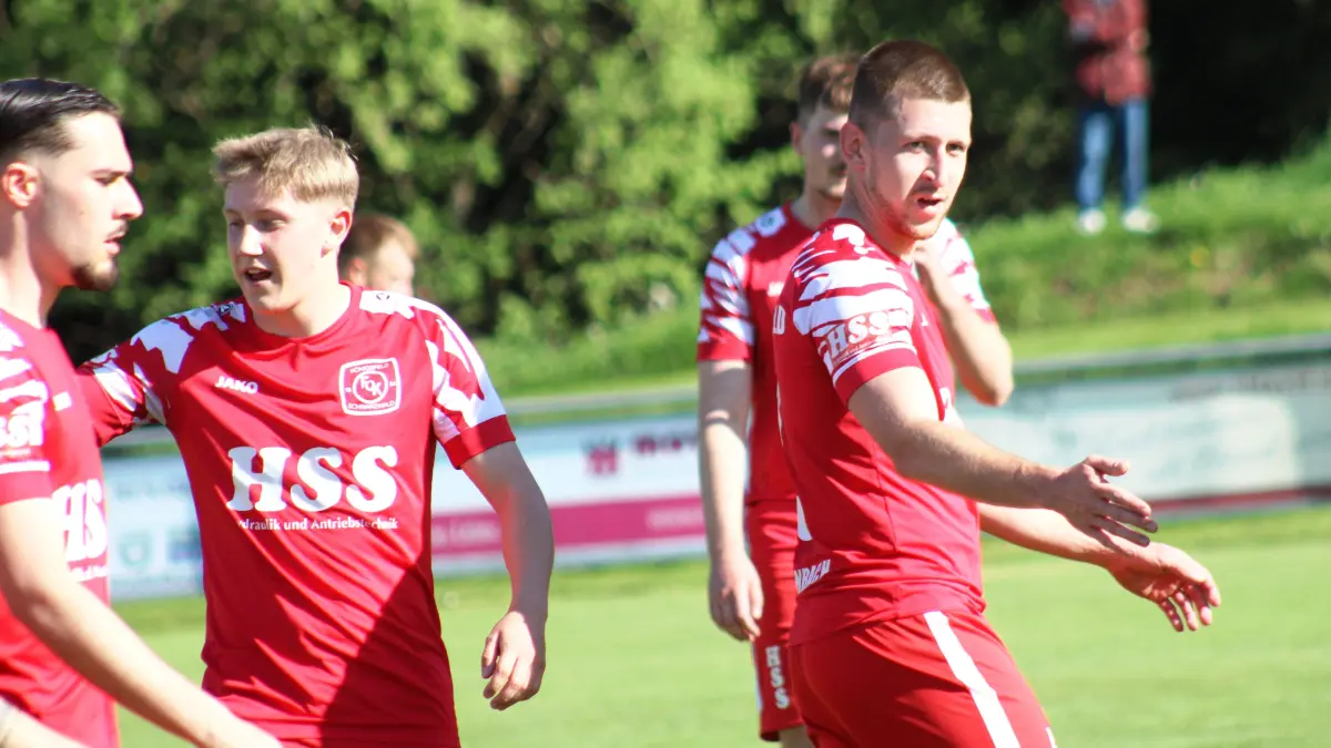 Gianluca Scudieri, Nico Kroh und Felix Fehrenbach (von links) peilen mit dem FC Königsfeld die 2. Hauptrunde an.