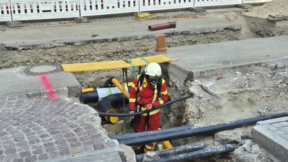Am frühen Mittwochabend rückt die Feuerwehr zum Kriegsdamm aus: Gasalarm im Bereich der Baustelle.
