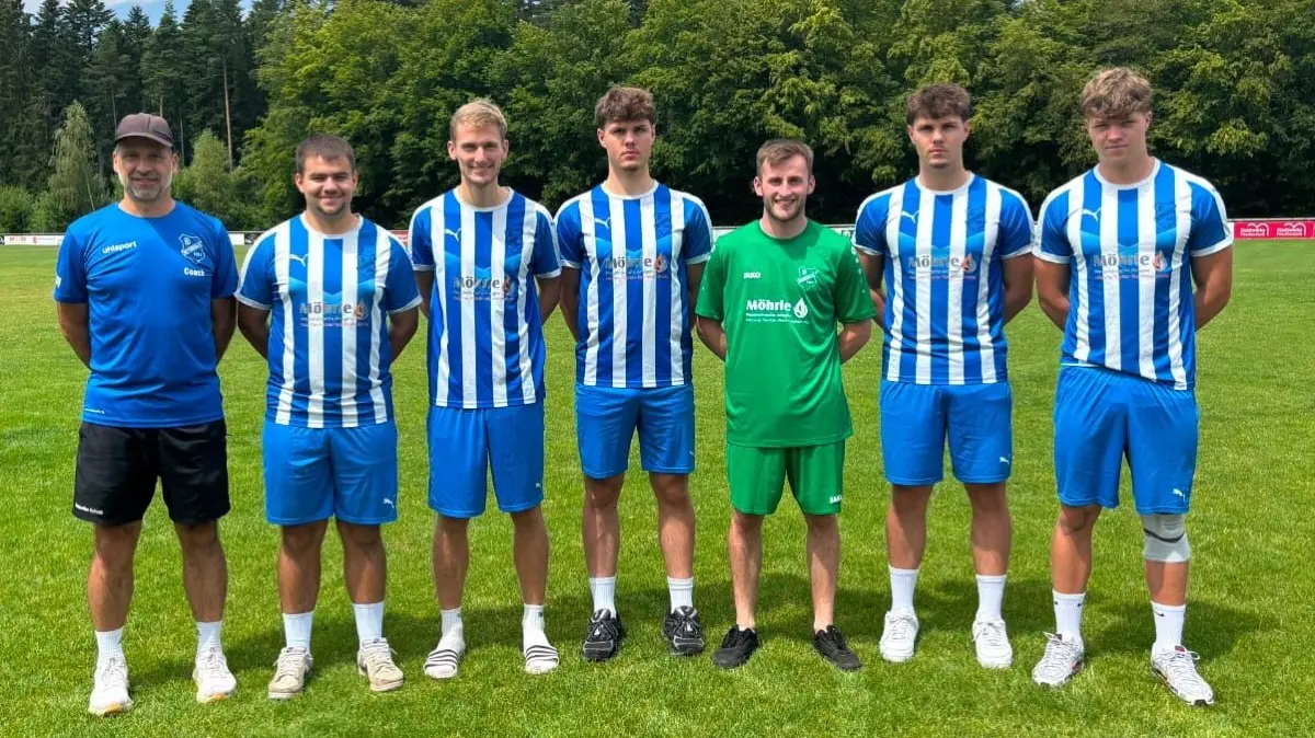 Trainer Sebastian Schmid, Maurice Anger, Timon Graf, Finley Just, Joshua Hänel, Colin Just und Marvin Marschaleck