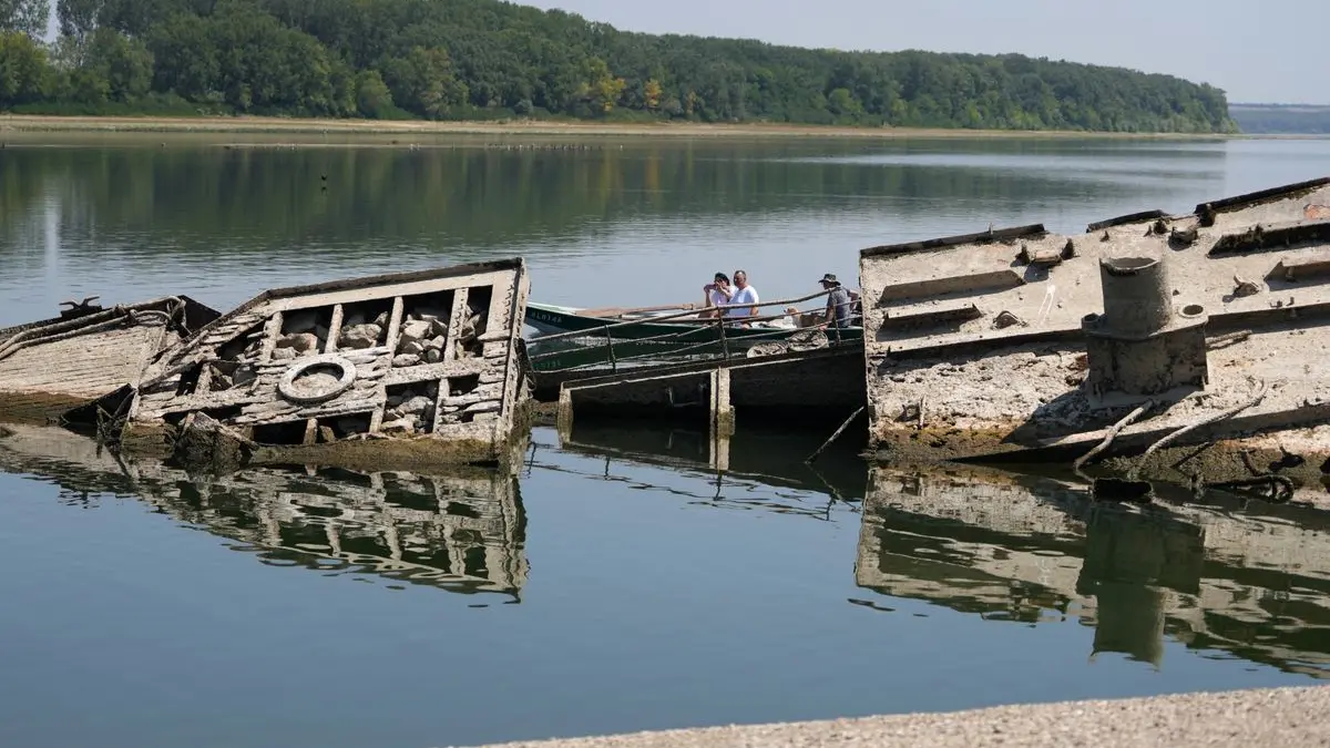 Im August 2014 wurde ein erstes Schiffswrack geborgen. Es sollen insgesamt 21 Schiffswracks geborgen werden, die zu nah an der Fahrrinne liegen.