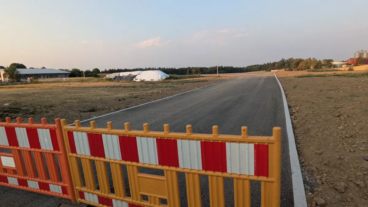 Der Lückenschluss im Bösinger Gewerbegebiet „Pfarrbrühl“ ist gemacht. Die Bauarbeiten wurden Ende Juli abgeschlossen.