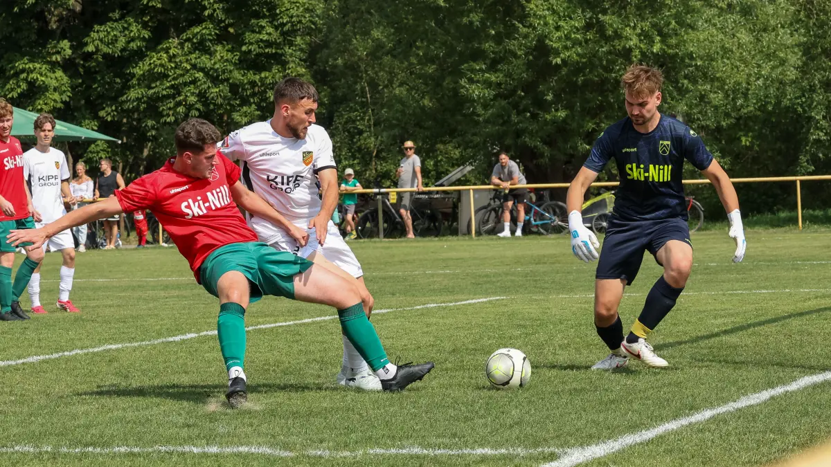 Für Walter Vegelin (in Weiß) – hier im Pokal gegen den SV Nehren – geht es im ersten Spiel direkt gegen seinen Ex-Verein.