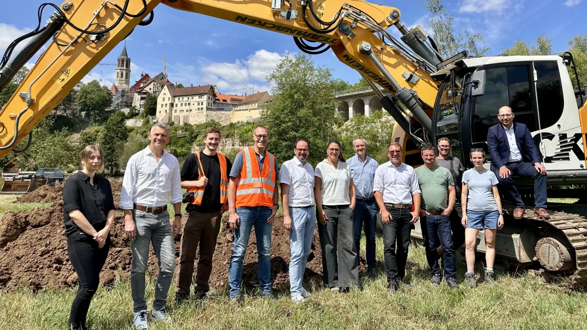 Mit dem Start des zweiten Bauabschnitts der Neckarrevitalisierung wird die naturnahe Umgestaltung des Neckars in Rottweil fortgesetzt. Auf einer Länge von über 500 Metern entstehen neue Flussschleifen, Auenbereiche, naturnahe Ufer sowie attraktive Aufenthalts- und Wegeverbindungen entlang des Neckars. Die Arbeiten sollen bis zum Sommer 2027 abgeschlossen sein.