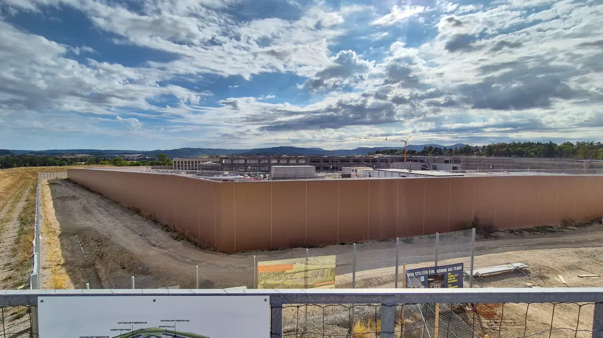 Der JVA-Neubau in Rottweil ist eine der größten Baustellen des Landes. Hier entstehen rund 500 neue Haftplätze.