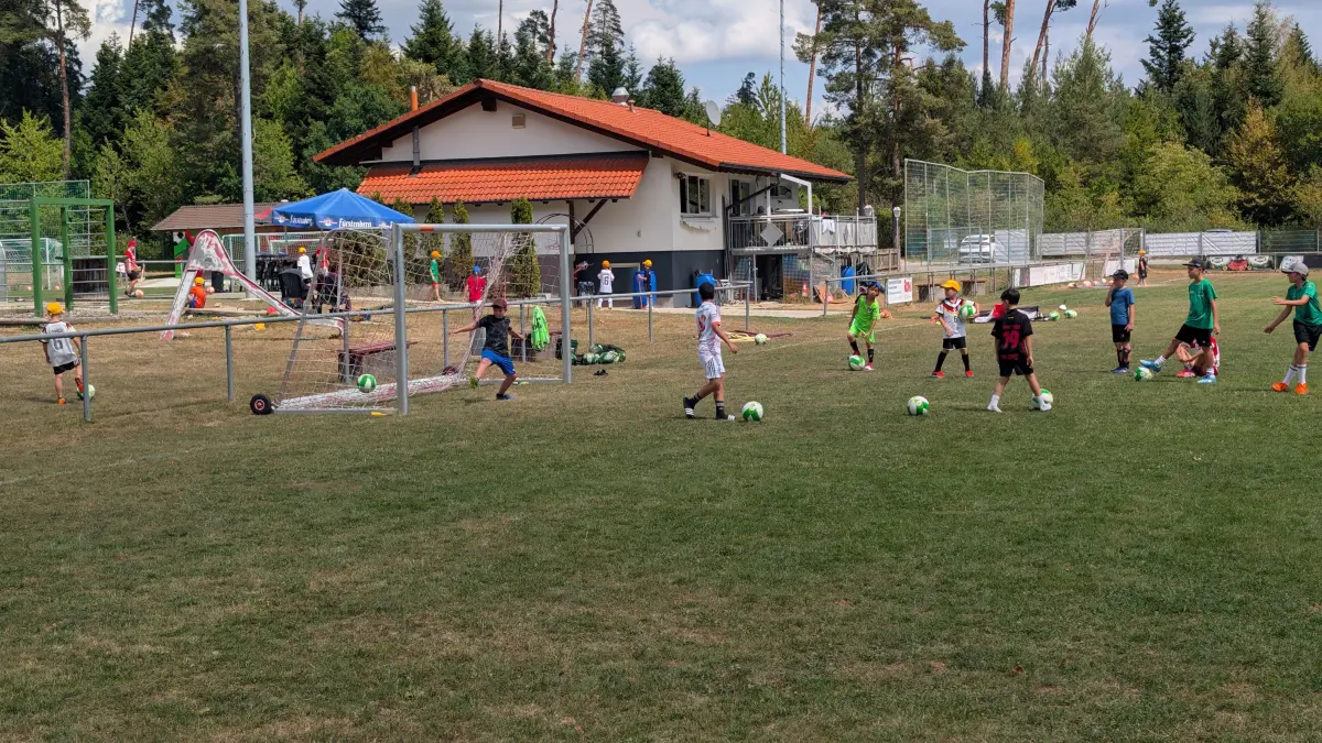 Emsiges Treiben prägte die erste Fußball-Ferien-Woche des FC Kappel. Die Veranstaltung ist seit Langem ein einziger Erfolg.