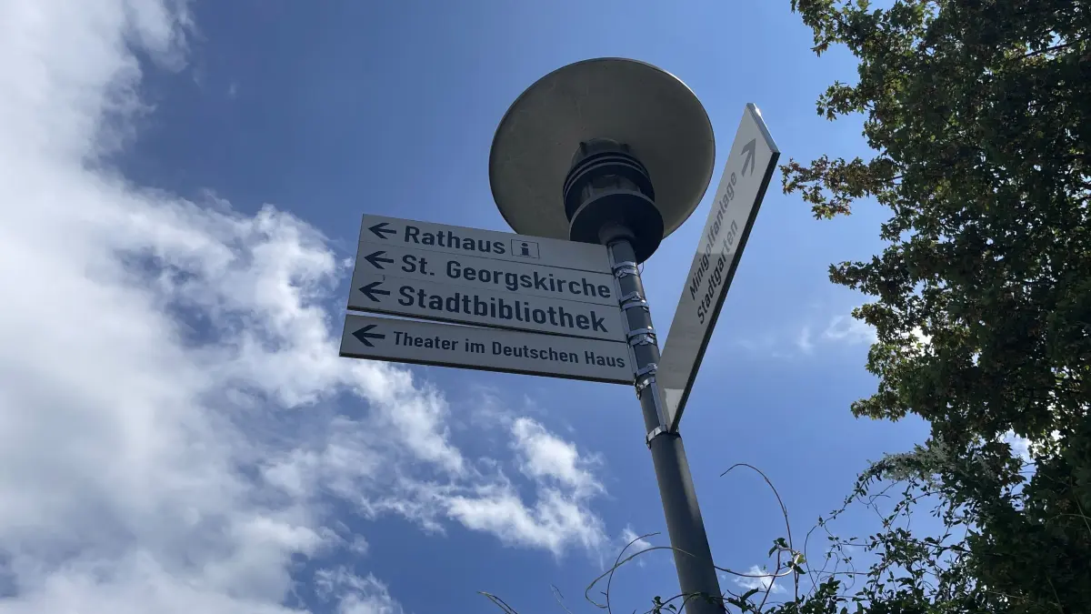 Auch die speziellen dekorativen Leuchten – wie hier in der Friedrichstraße – werden auf LED-Technik umgerüstet.