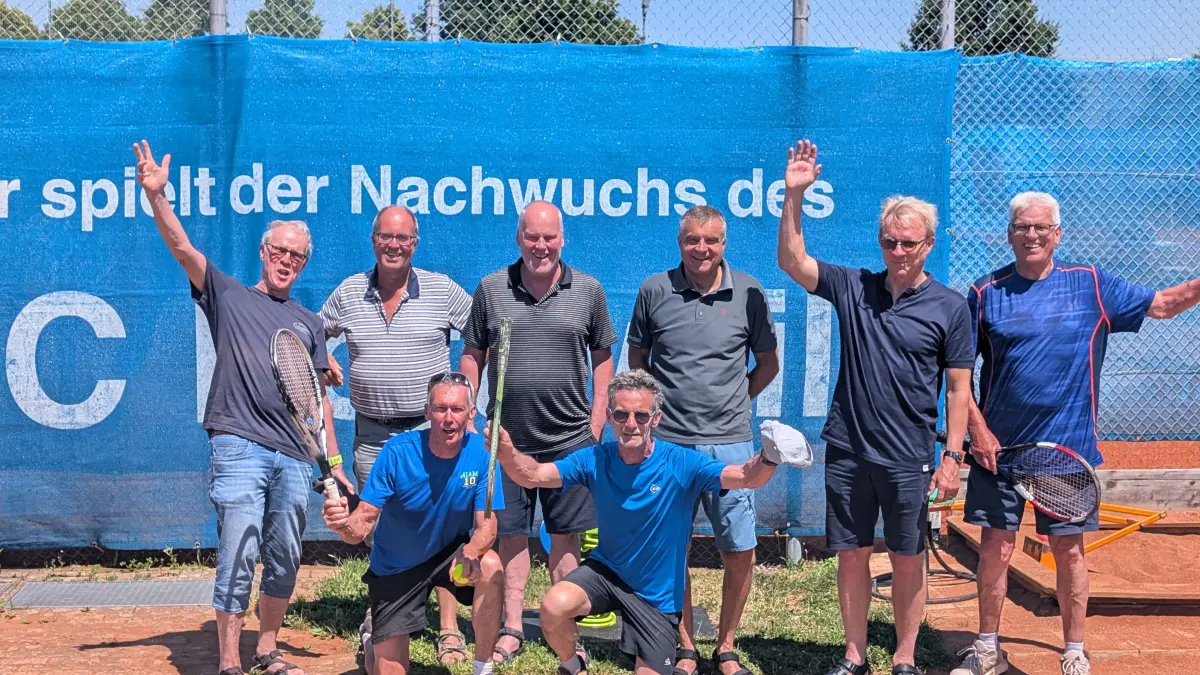 Die Herren 65 des TC Rottweil freuen sich über die Vizemeisterschaft in der Oberliga