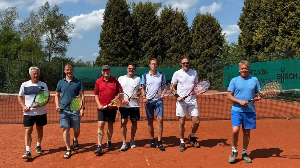Die Meistermannschaft des TC Wiechs (von links): Bernhard Kapp, Oliver Braun, Bernd Saretz, Udo Schühlein, Marc Brunkhorst, Felix Hennies und Götz Wiese. Auf dem Foto fehlen Helmut Stolz und Harald Weber.