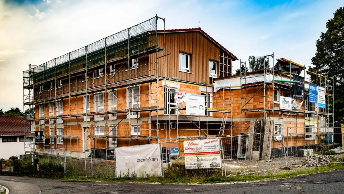 Die Bauarbeiten an der Seniorenwohnanlage in Neuweiler schreiten voran.