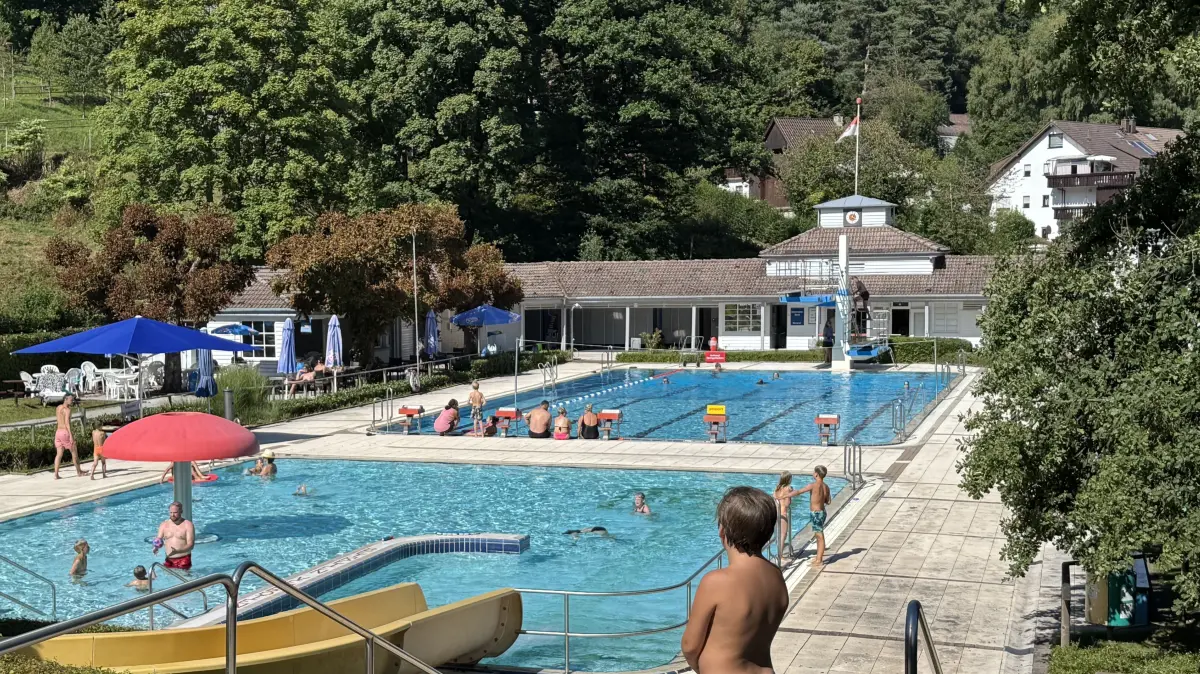 Am Samstag ist Lichterzauber im Waldfreibad Bad Herrenalb angesagt.
