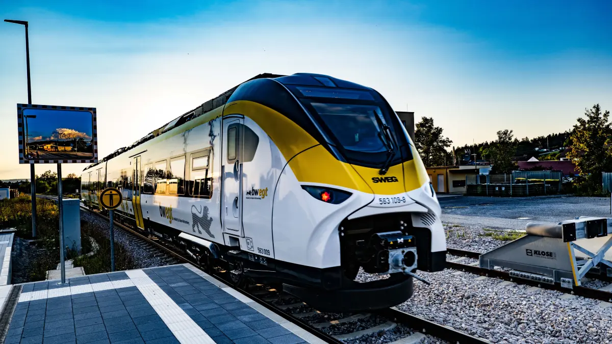 Seit Januar ist die Hermann-Hesse-Bahn in Betrieb. Auch in Althengstett hält sie. An der Haltestelle werden derzeit die letzten Arbeiten fertiggestellt.