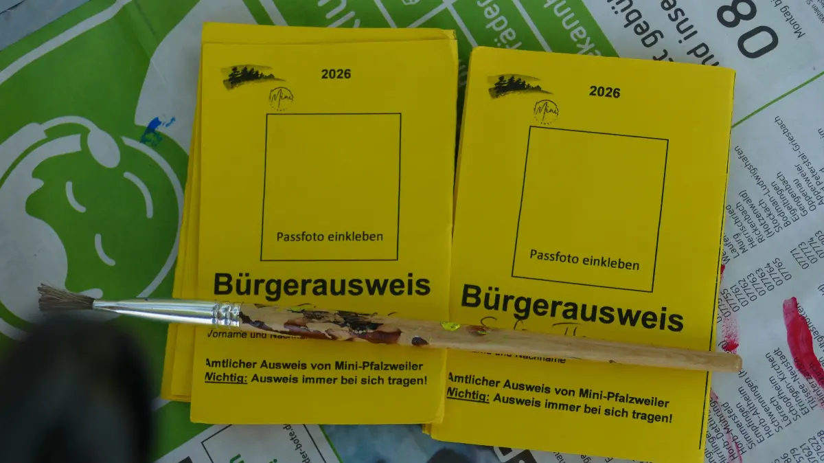 Jeder Teilnehmer bekam einen Bürgerausweis