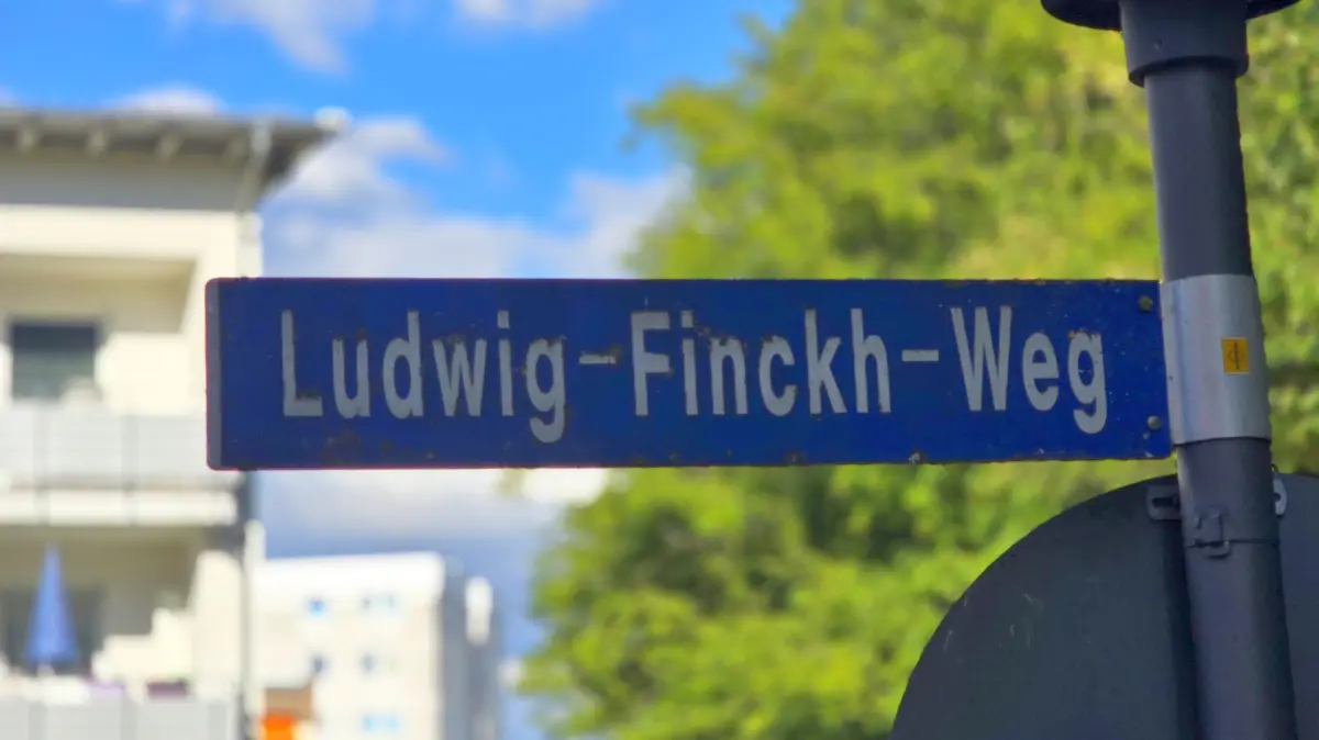 Wie geht es mit dem Ludwig-Finckh-Weg weiter? Die SPD im VS-Gemeinderat macht jetzt einen neuen Vorstoß zur Umbennenung.